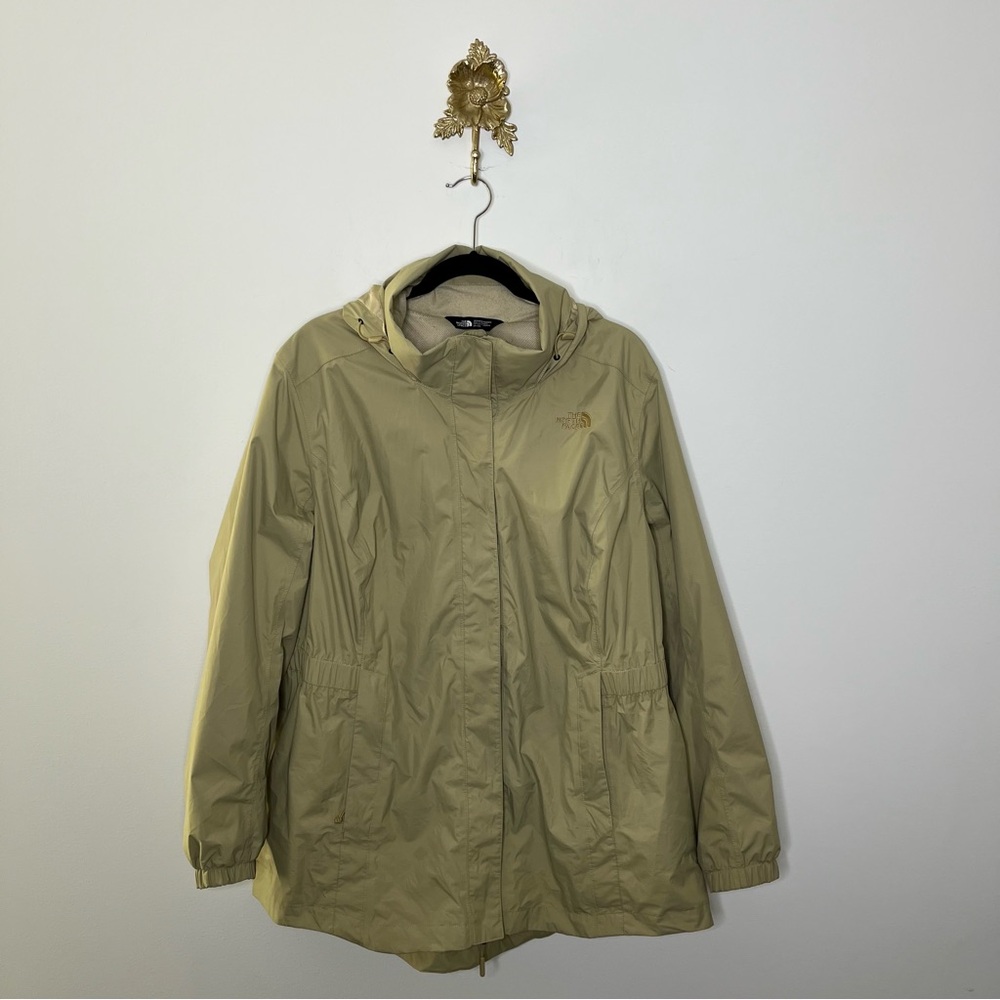 The North Face Plus Resolve Parka II - Picture 2 of 8